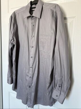 Van Heusen Men's Long-Sleeve Dress Shirt in Light Gray